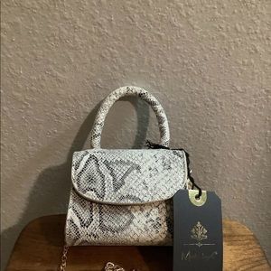 Women’s Mode Luxe Crossbody Snake small handbag with gold chain.